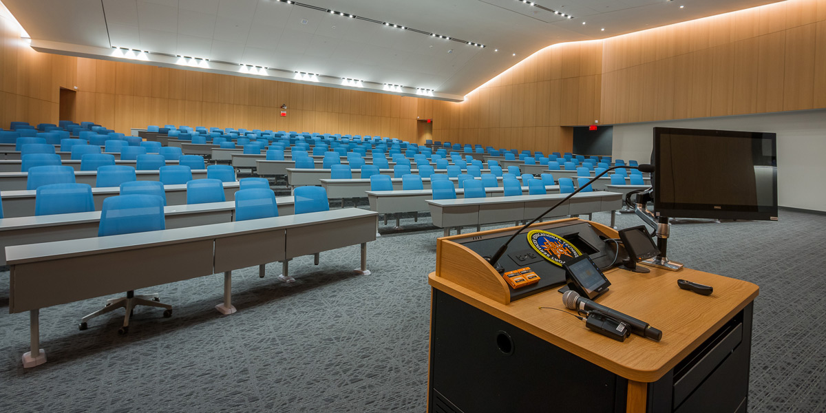 Lecture hall, higher education av integration Ford AV
