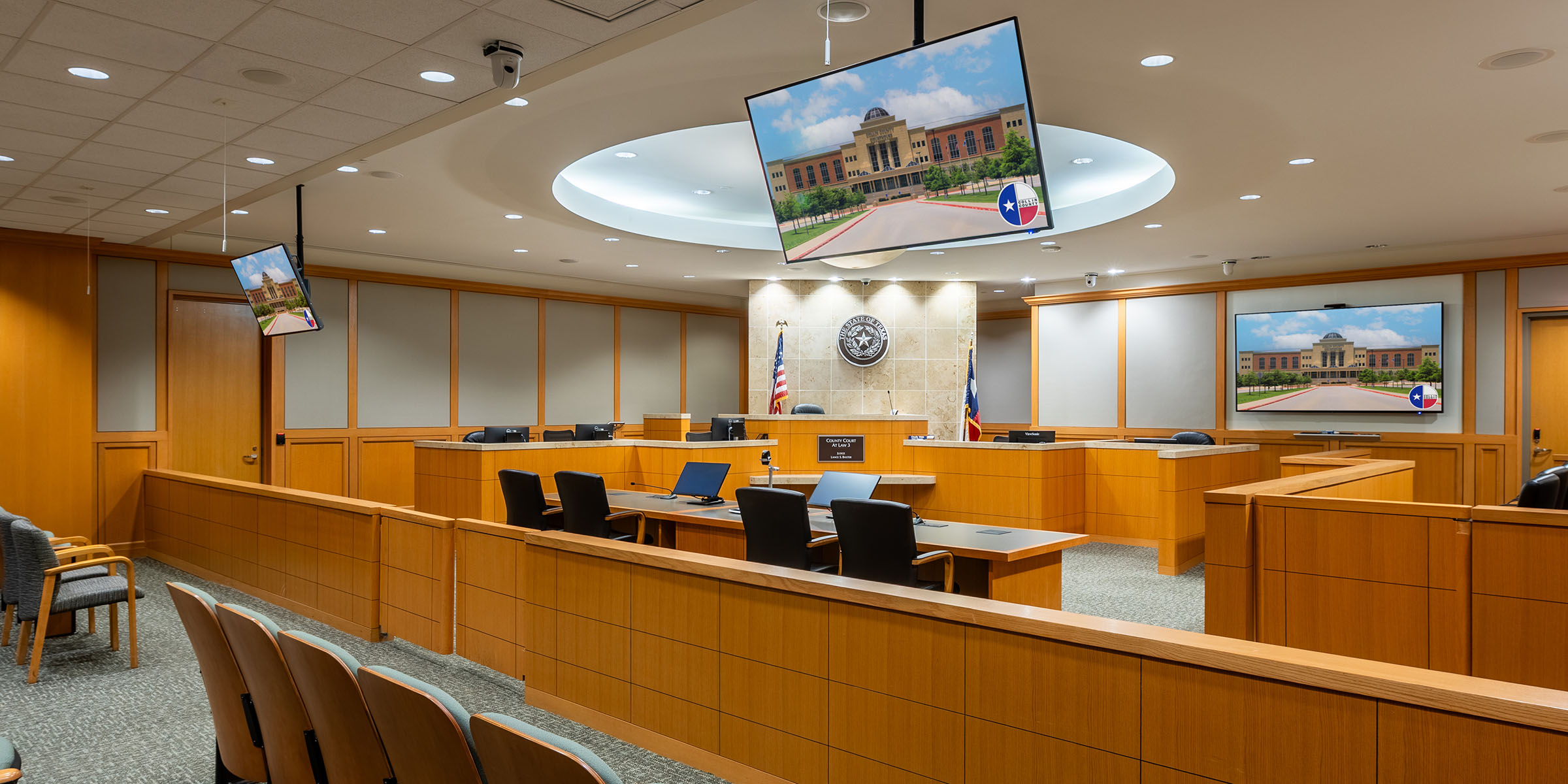 Courtroom digital exhibit display with wireless content sharing